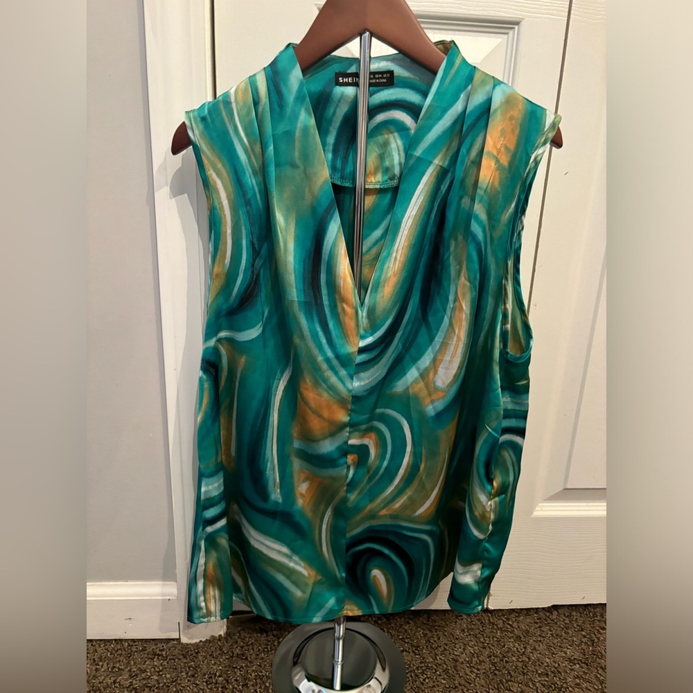 Print V Neck Sleevless Shirt XL